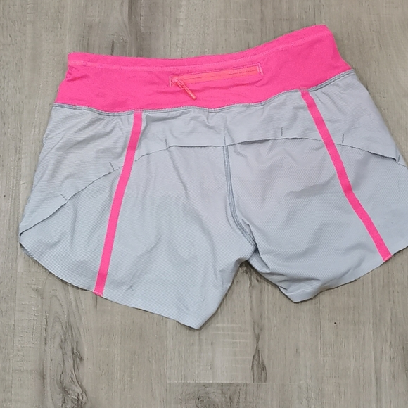 Lululemon size 2 running short - Picture 3 of 3